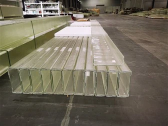 U szkła kanału do ściany zasłony